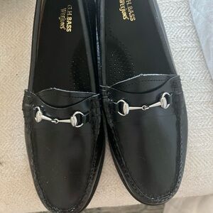 G.H. Bass & Co. Womens Black Leather Loafers